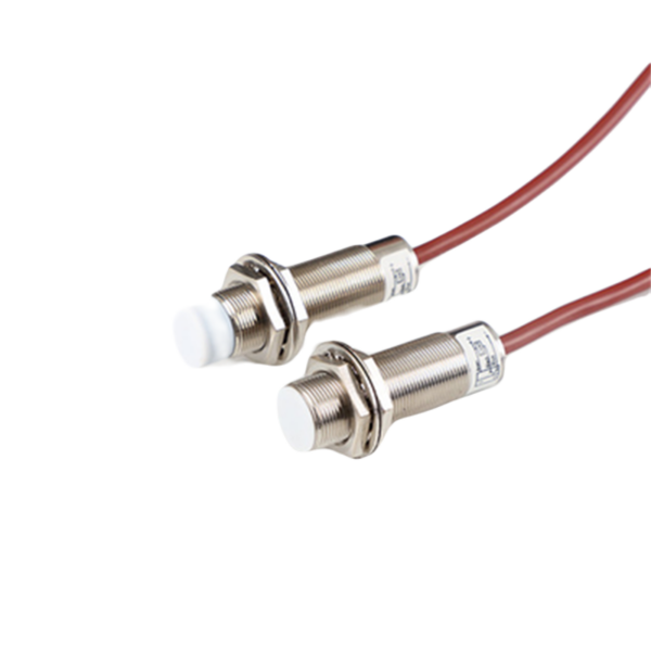 12V 或 24V M18 高温接近传感器电感式 150C DC 3 线