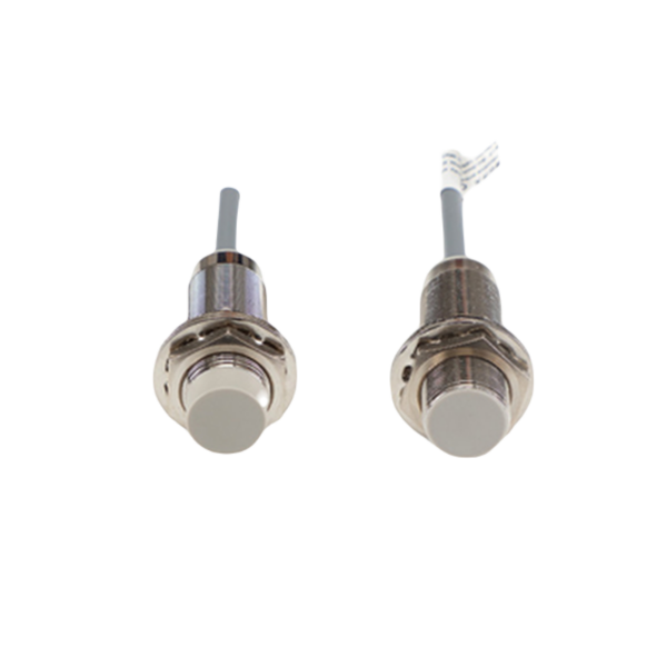 24V DC M18 模拟电感式接近传感器，带 0-10V 电压输出，普通电缆传感器
